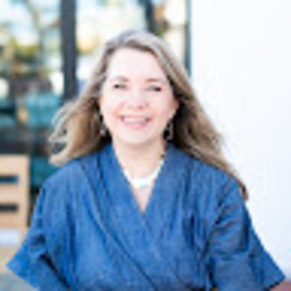 Meet your Posher, Cassandra - Picture 1 of 1